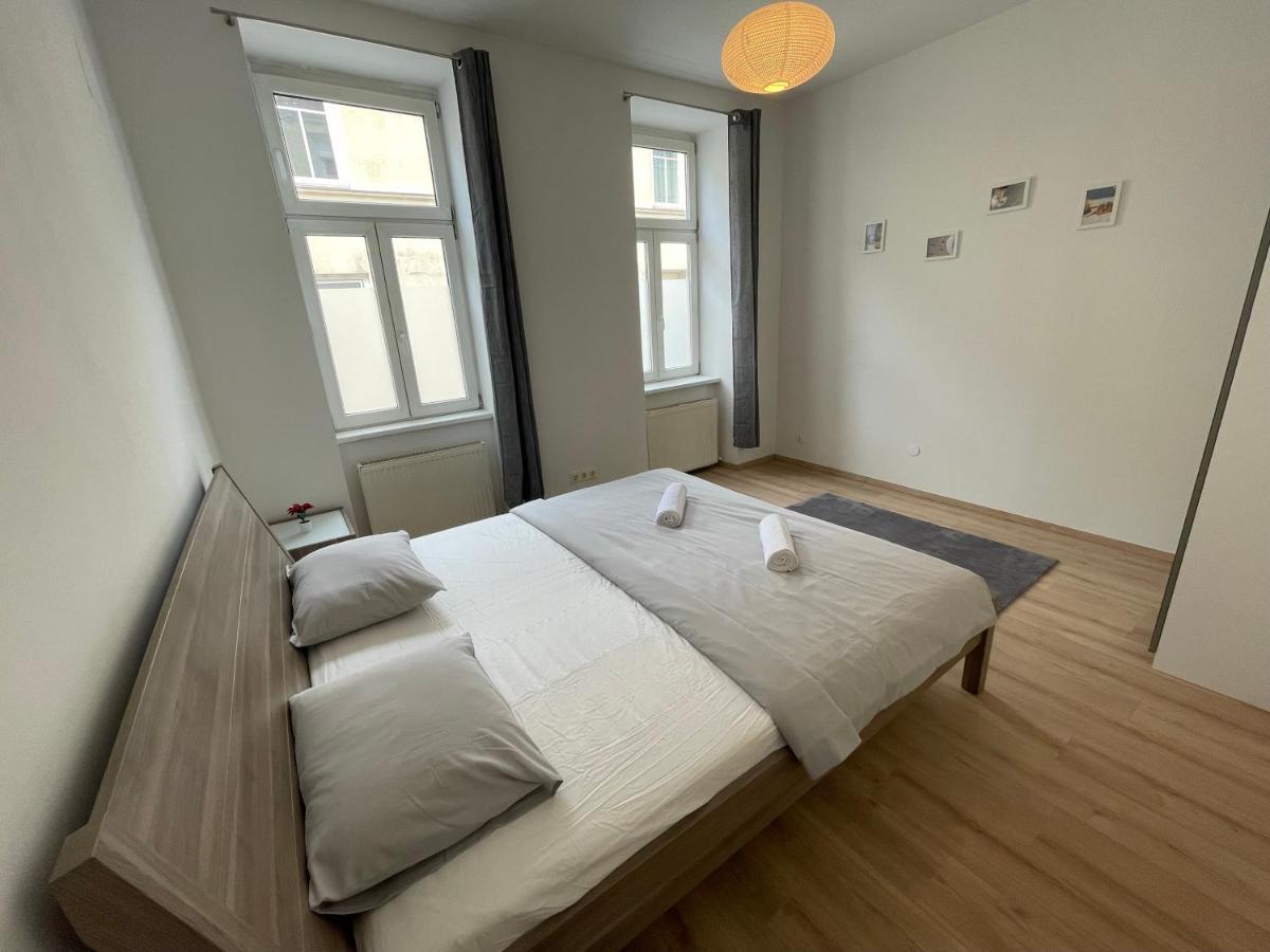 Cozy 8-Person Home In Vienna Located At Haberlgasse 82 N1 Экстерьер фото